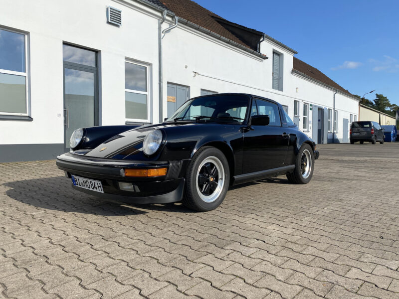 youngtimer.one - Porsche 911 Carrera - Black - 1984 - 1 of 6